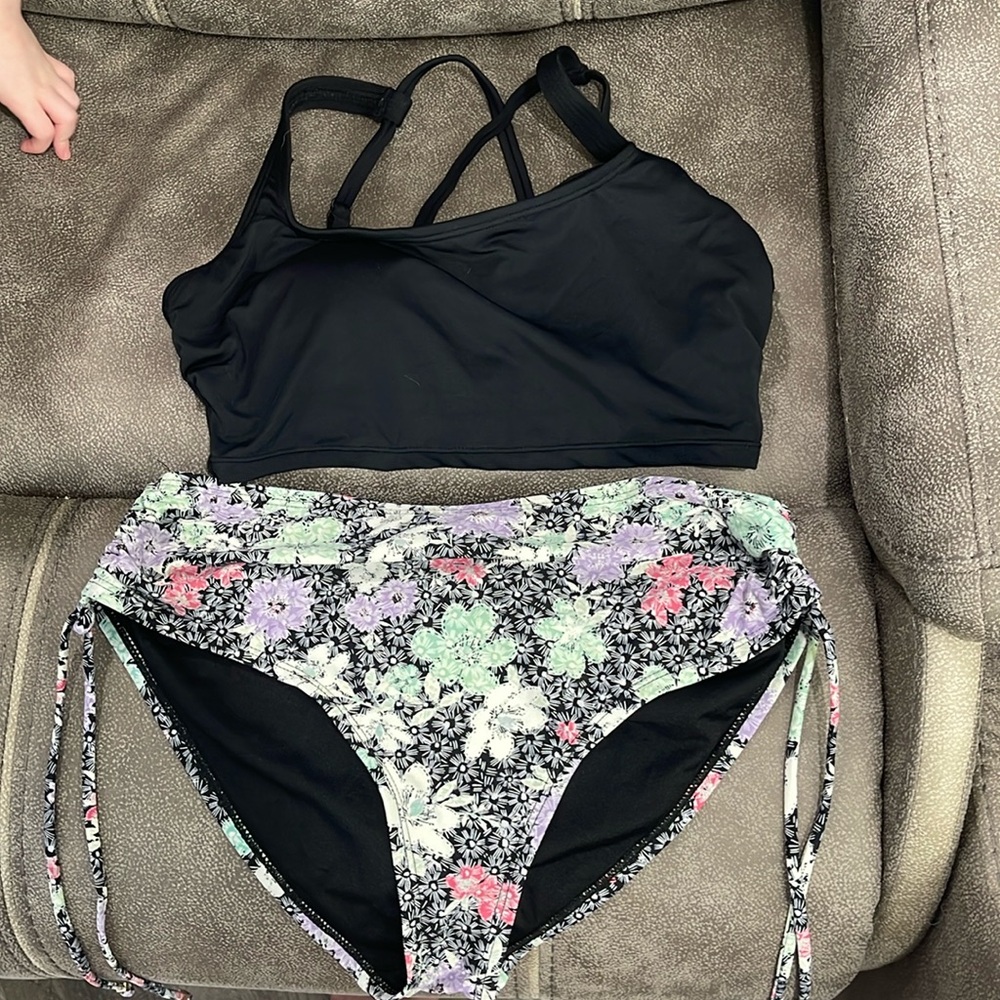 Size M time and tru bikini high waisted bottoms
